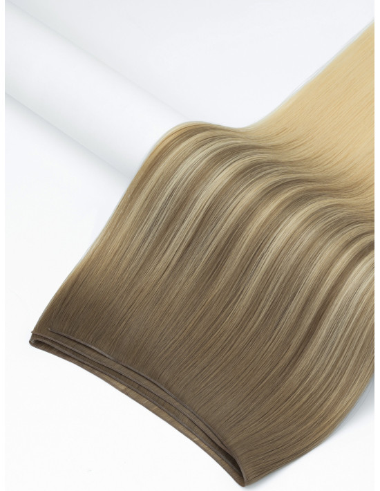 Russische braune Ombré-Tresse 50 cm B1B-2/6, an einem Kleiderbügel aufgehängt