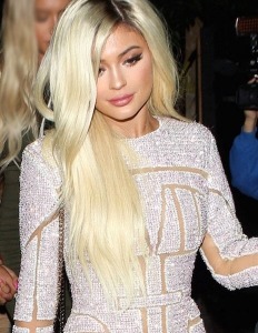 Get the look : Kylie Jenner - Votez et Gagnez des extensions